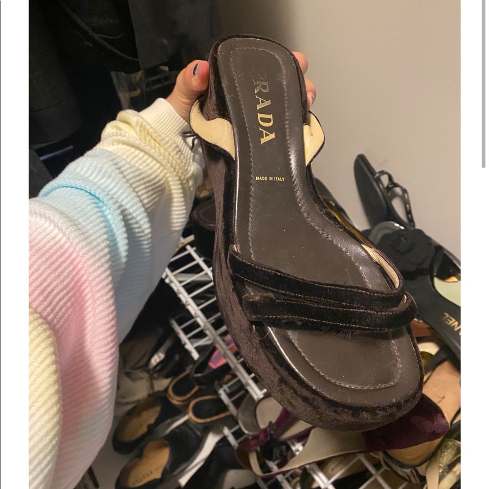 Prada - Picture 1 of 2